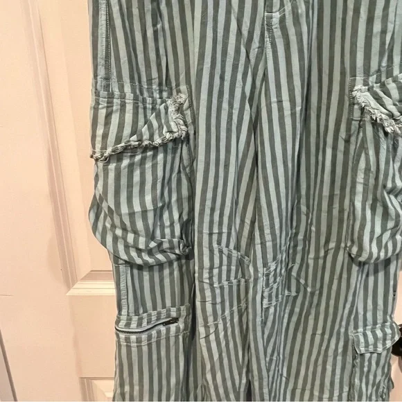 Urban Outfitters Striped Cargo Pants. Women’s size medium - Picture 5 of 7